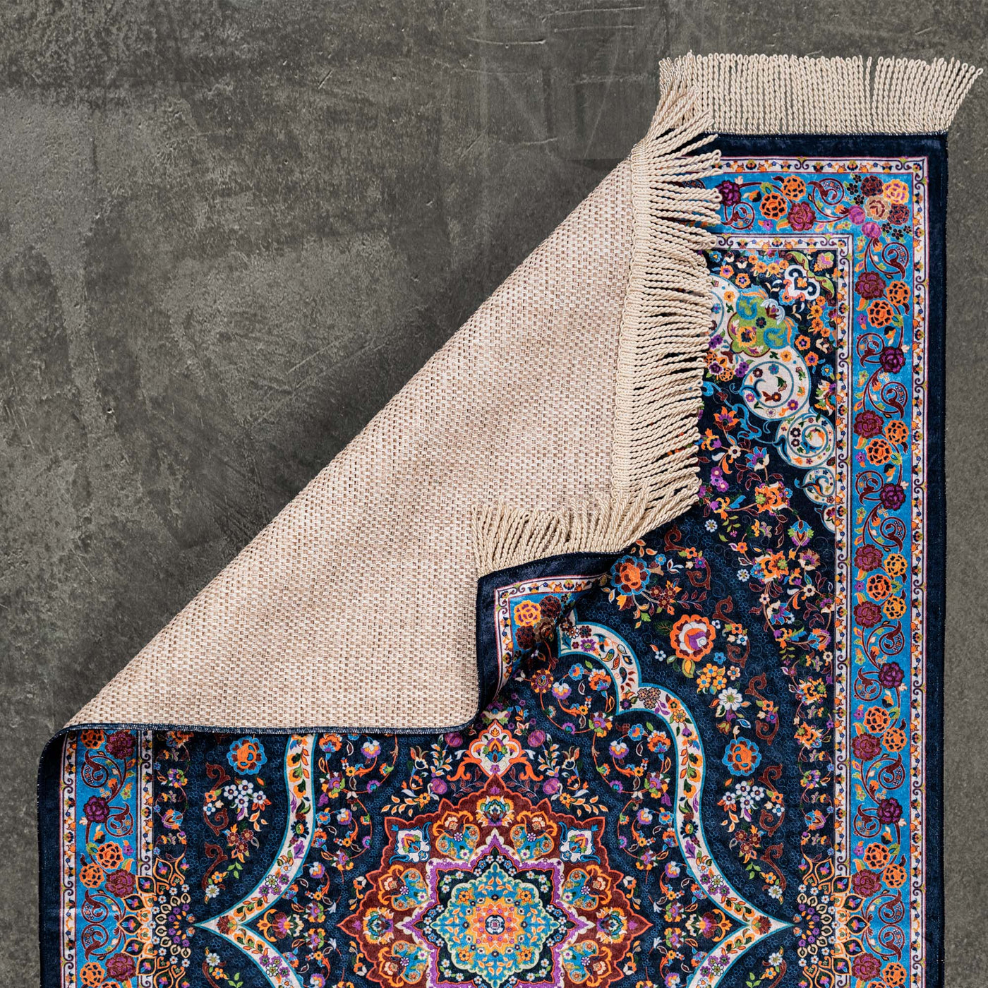 The Premium Tulip Prayer Rug has very beautiful detailed flowers looking pattern. The Premium Tulip Prayer Rug is available in 3 different colors.